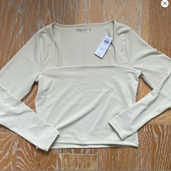 NWT Abercrombie and Fitch Soft AF Matte Seamless Long-Sleeve Squareneck Medium - Picture 1 of 3